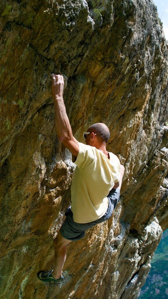 Changement de propriétaire mountains, rock, rock face, climber, nature, free climber
